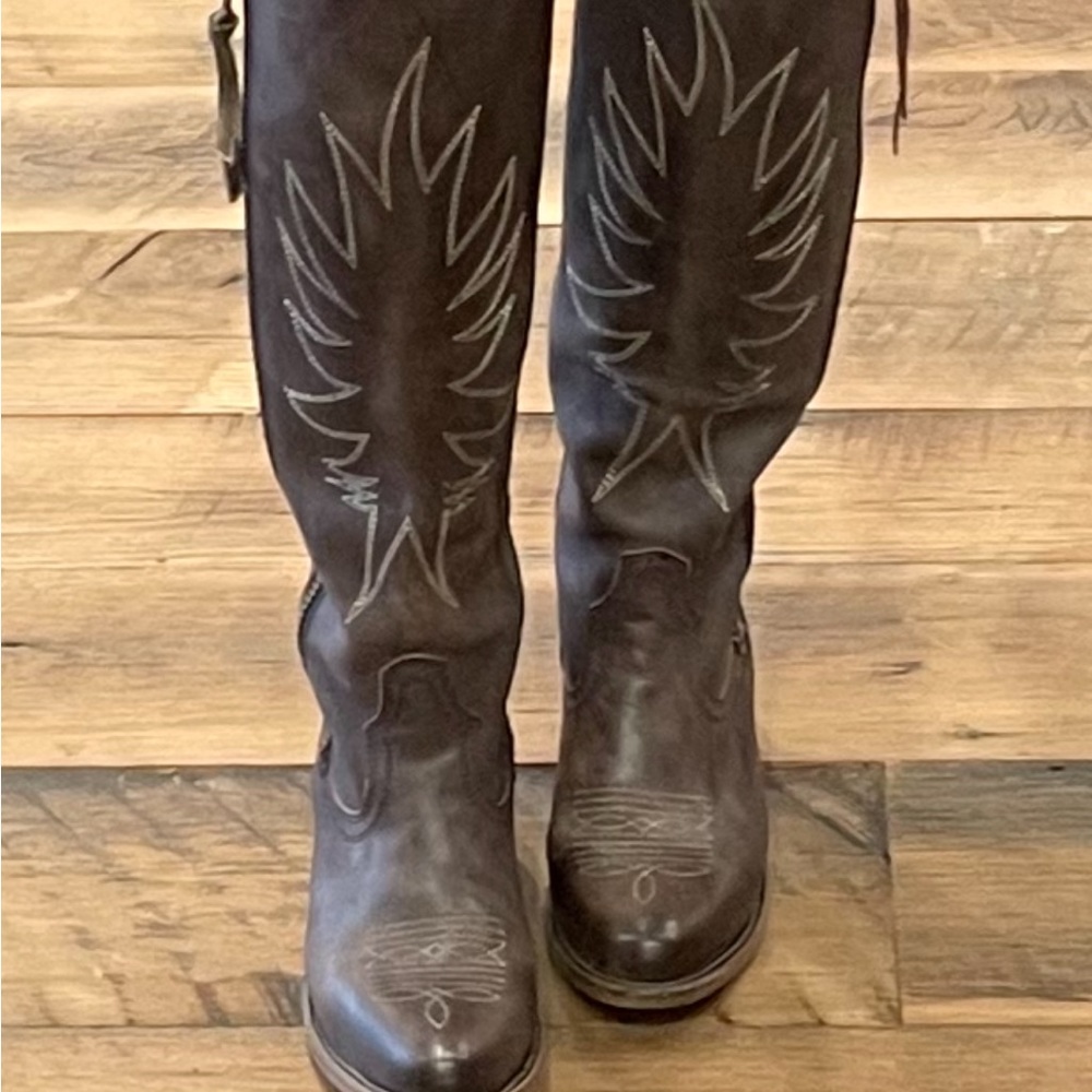 NWT Freebird Whisper Distressed Dark BrownLeather Boots - Picture 3 of 12